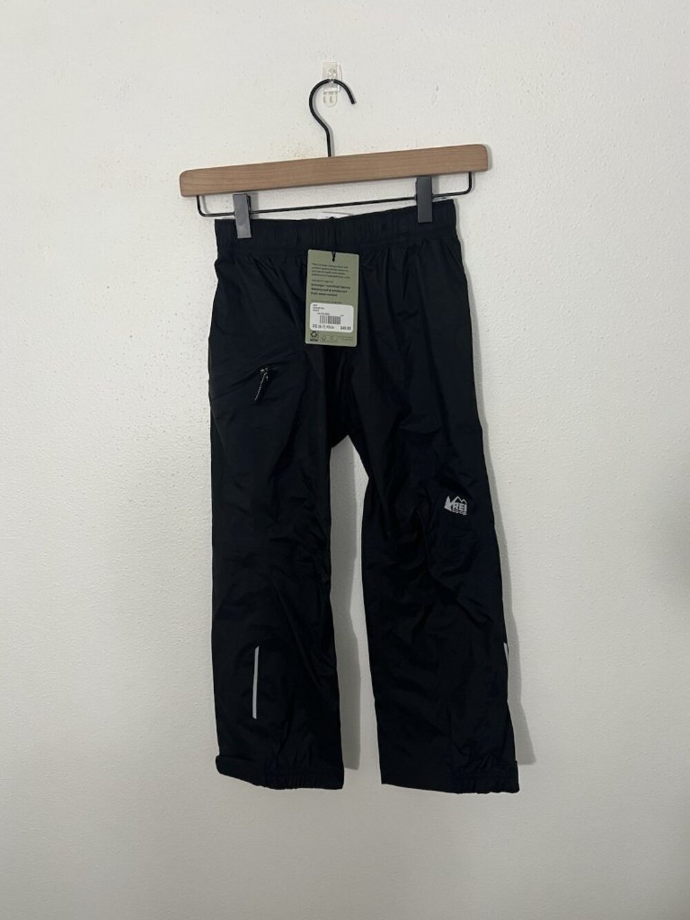 NWT REI Kids Black Rainwall Pants Size 6-7